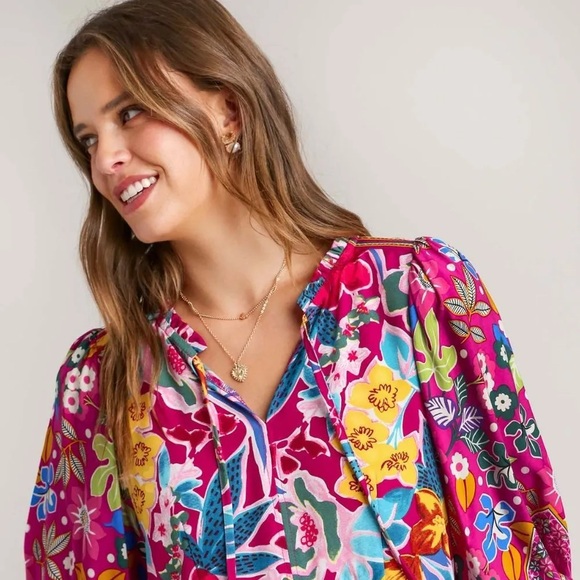 - Floral Multicolor Women's Top NWOT - Picture 4 of 4